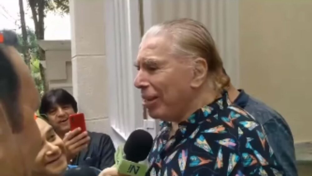 Comemorando Anos Silvio Santos Faz Rara Apari O E Responde Se