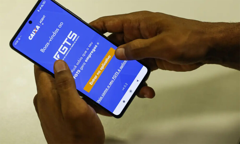 Trabalhadores com até cinco salários podem sacar 20% do FGTS para dívidas